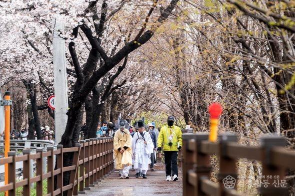 0408 ‘퇴계선생 마지막 귀향길 재현행사’ 순조롭게 진행 (2).jpg
