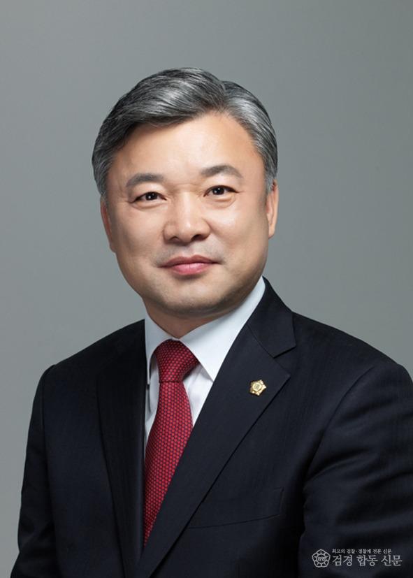 권광택 증명사진.jpg