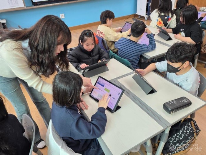 2.경북교육청, AI 맞춤형 교수_학습 플랫폼 ‘경북AI배움터’ 개통(단일 로그인으로 18종 에듀테크 활용...데이터 기반 맞춤형 학습지원)(경북AI배움터 수업 장면)_03.JPG