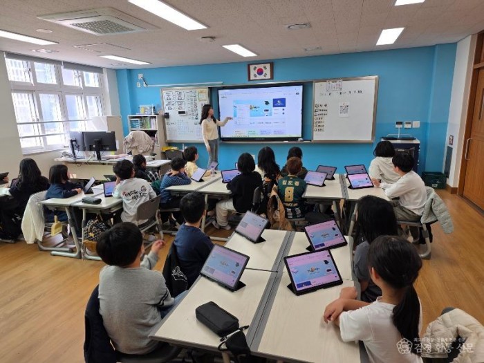 2.경북교육청, AI 맞춤형 교수_학습 플랫폼 ‘경북AI배움터’ 개통(단일 로그인으로 18종 에듀테크 활용...데이터 기반 맞춤형 학습지원)(경북AI배움터 수업 장면)_02.JPG