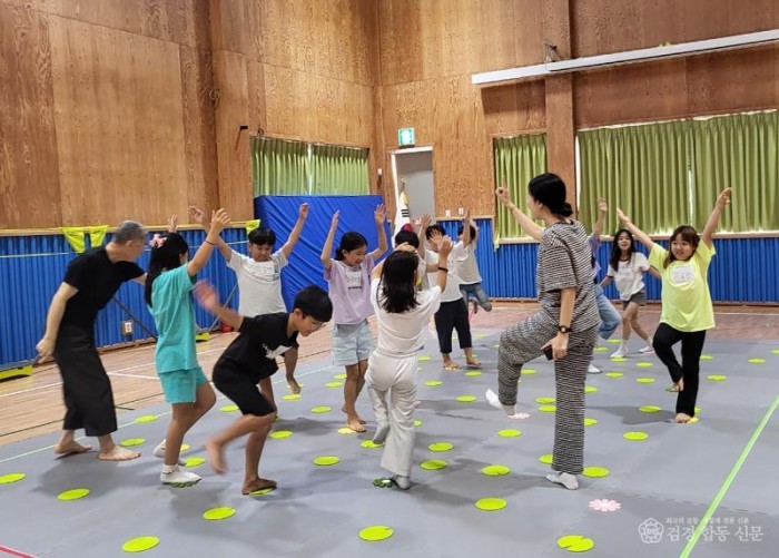 영주-2-2 (참고사진)이산초등학교에서 진행된 _몸으로 예술놀이_ 운영 모습.jpg