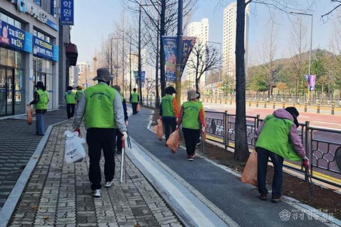 (예천군)예천군 환경단체 성화 봉송길 쓰담달리기로 도민체전 선수단 맞이 준비 끝(4).jpg