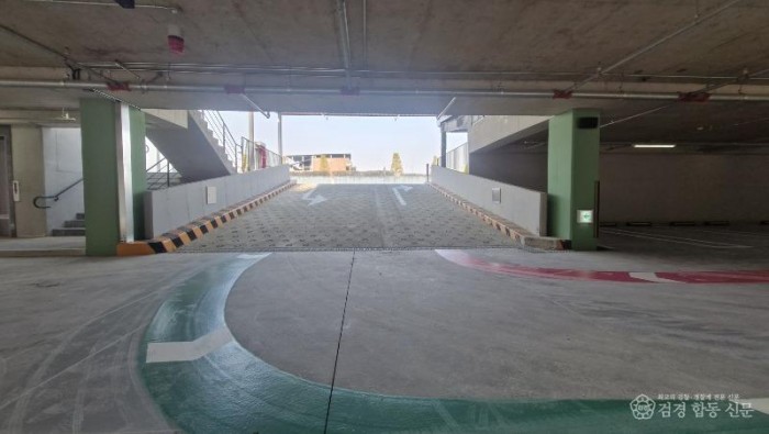 영주-1-2 영주동 거점주차장 내부 개선 경사로 모습.jpg