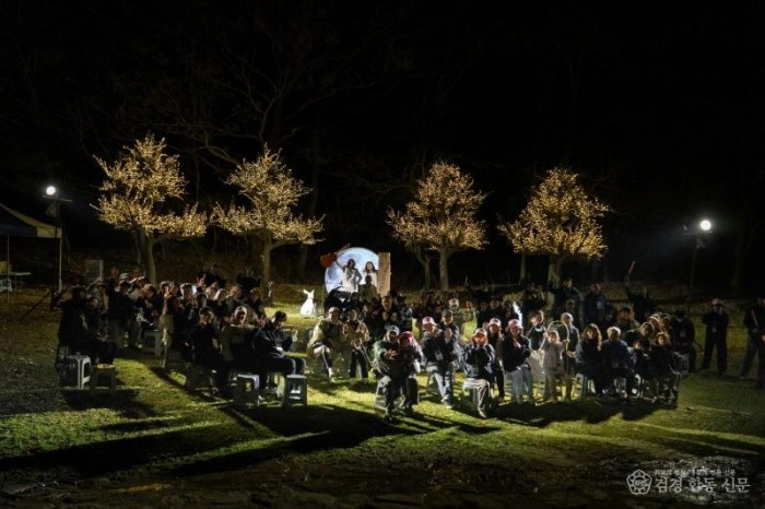 4-3. (관광진흥과)봄밤공연 및 단체사진.JPG