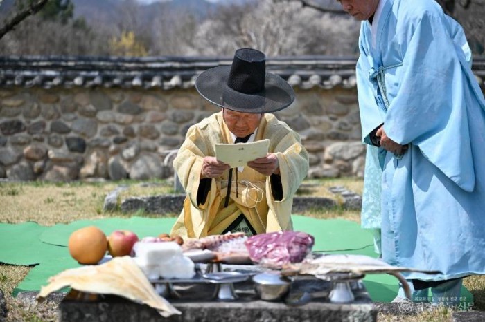 추가-3 경건한 분위기 속에 금성대군의 충절과 숭고한 뜻을 기리고 있다.jpg