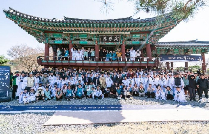 0408 ‘퇴계선생 마지막 귀향길 재현행사’ 순조롭게 진행 (1).jpg