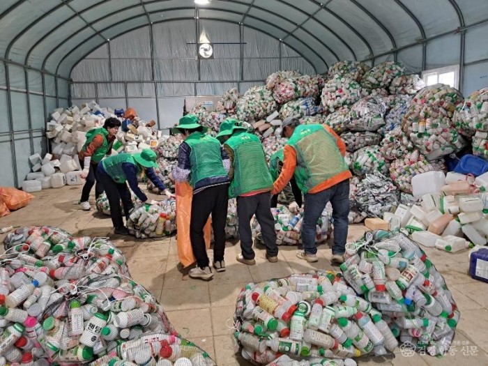 성주군사진(성주읍 새마을회  농약빈병 입고 실시).jpeg