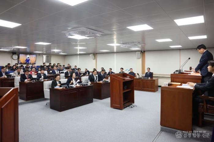 1-1. 20260413 100339 제300회 임시회 제2차 본회의.jpg