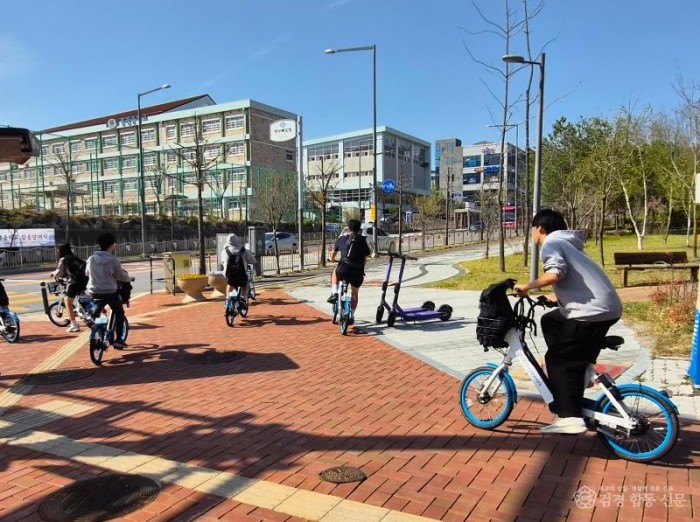 (예천군)예천군 경북도청신도시 공영e자전거 고유가 시대 속 대안 교통수단으로 우뚝(공영e자전거 이용 사진)(2).jpg