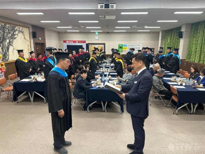 1. 울진군“소득·인력·산업 3축으로 농업 체질 바꾼다”( 제20기 울진녹색농업대학 수료식).jpg