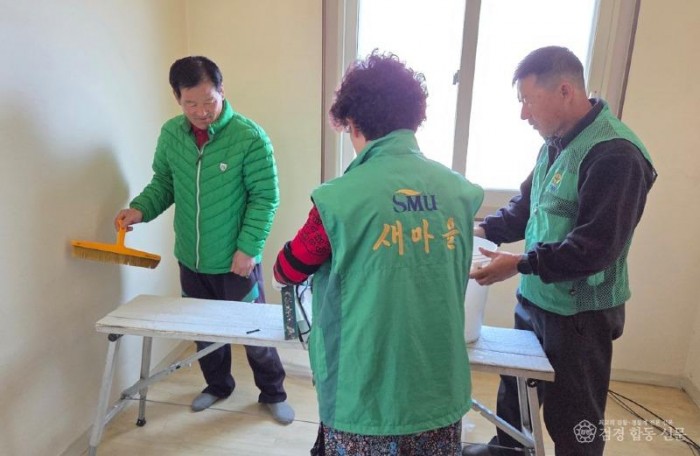 02의성군제공 새마을지도자 집수리 봉사).jpg