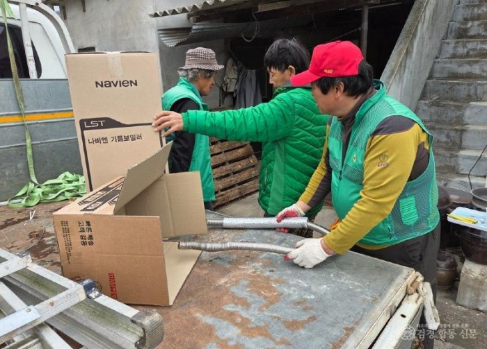 02의성군제공 새마을지도자 집수리 봉사) (2).jpg