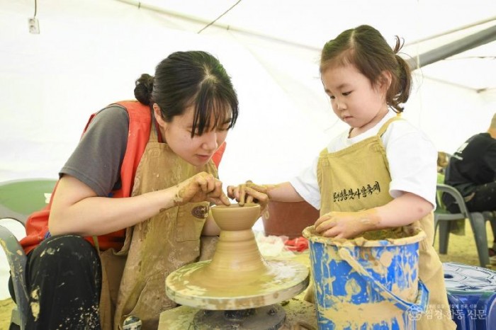 1-4. (홍보전산과)찾사발 빚기 체험.jpg