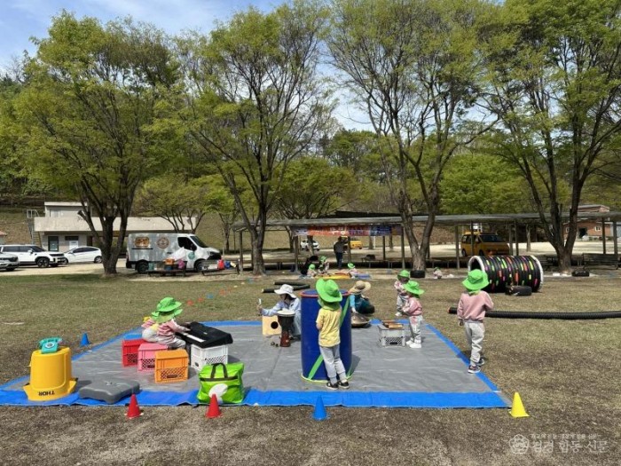 영주-4-1 아지동청소년야영장에서 무빙플레이버스 프로그램에 참여하는 아이들 모습1.jpg