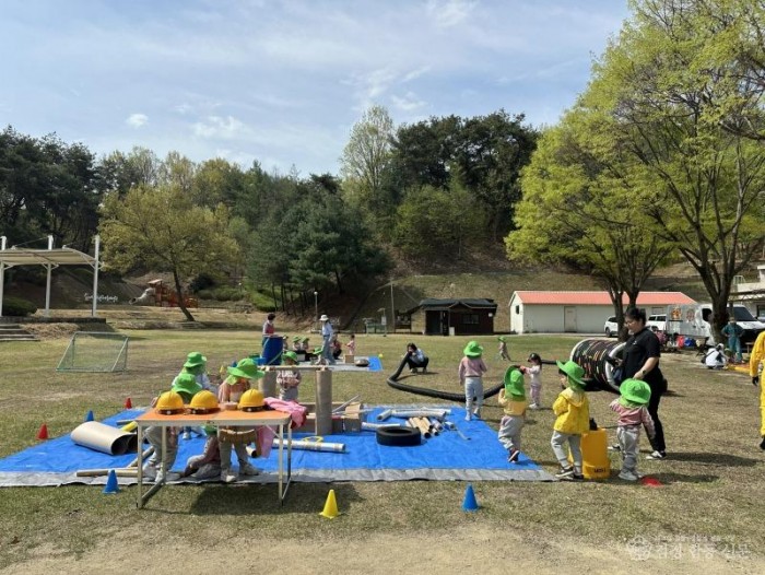 영주-4-2 아지동청소년야영장에서 무빙플레이버스 프로그램에 참여하는 아이들 모습2.jpg