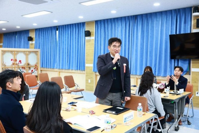 1. 지난해 군청 대회의실에서 2025년 혁신 아이디어 뱅크 연구 보고회를 개최했다.3.JPG