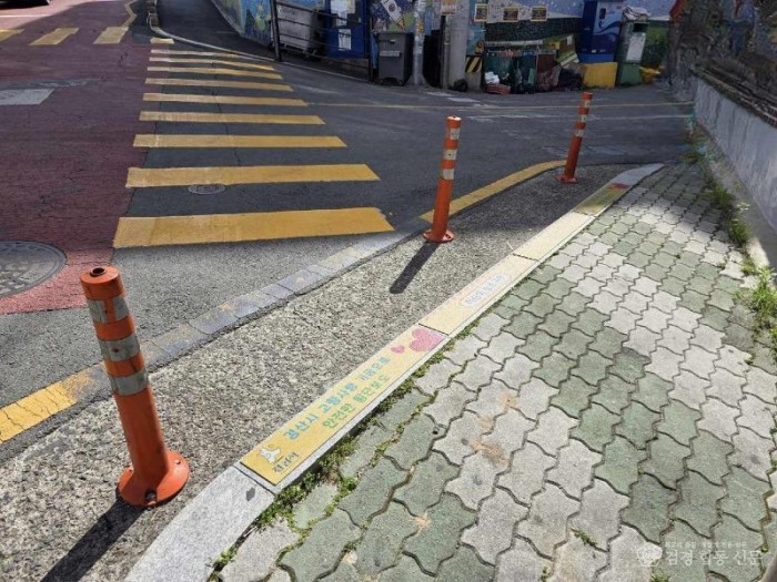 경산시 보도자료 - 경산시, 고향사랑기부금으로 시민 안전 강화 나선다(어린이 보호구역 논슬립).jpg