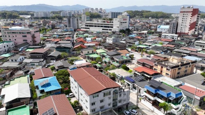 영주-3-1 영주시, 휴천2동 노후주거지 정비 ‘자율주택정비사업’ 본격 지원(뉴빌리지 대상지 드론전경).jpg