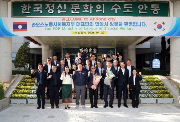 0426 포사이 사야손 라오스 노동부 장관 안동 방문… 외국인 계절근로자 현안 논의 (1).jpg