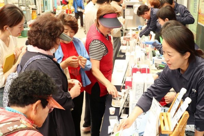 (예천군)예천문화관광재단 전통시장에 활력 불어넣는 문화장날 시장와락(樂) 첫선(2).jpg