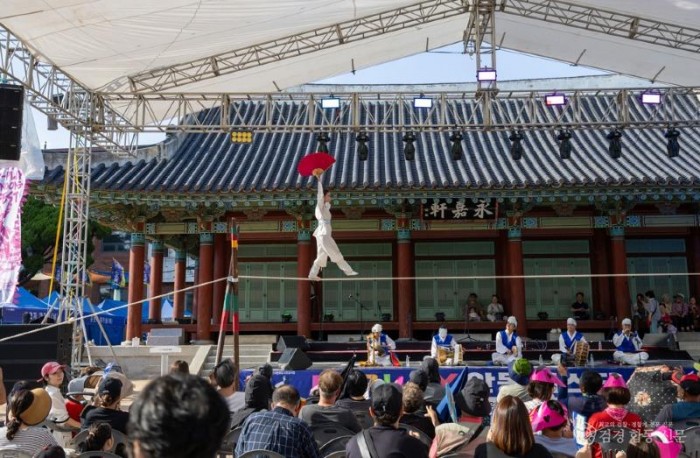 0428 안동  ‘K-play’로 전 세대 홀린다 (2).jpg