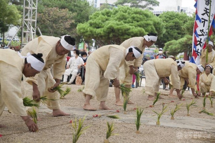 0429 안동 무형유산  축제에서 전승의 꽃을 피우다 (1).jpg