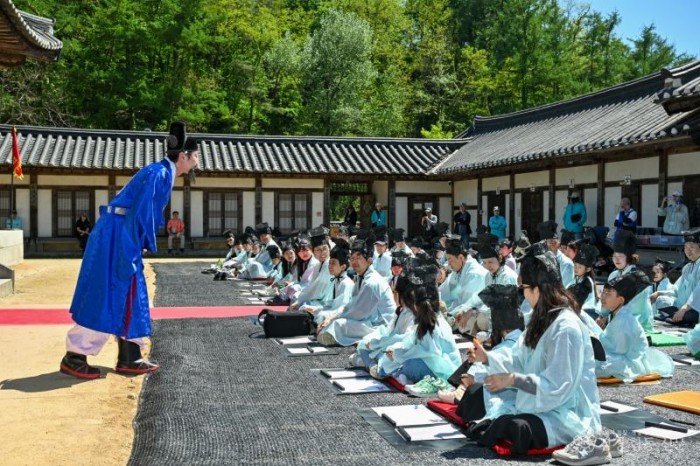 영주-1-6 어린이 장원급제 문과 체험 진행 모습.jpg