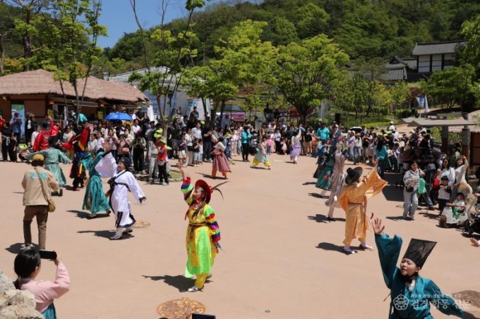 영주-3-3 2026 어린이선비축제_선비 전성시대(퍼레이드).JPG