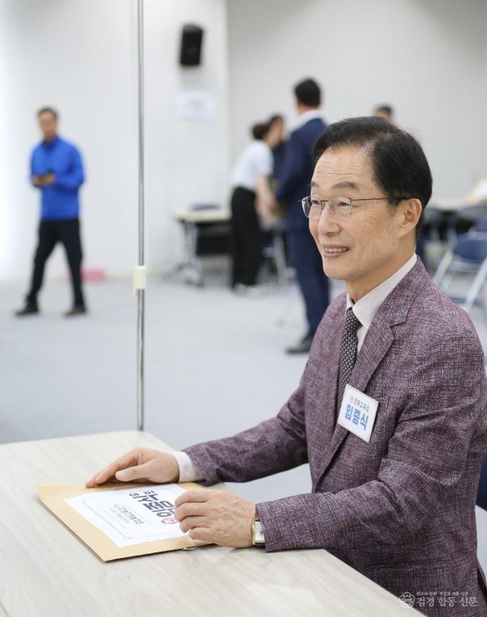 [사진]  임종식 경상북도 교육감 예비후보는 14일 후보 등록을 마치고 제9회 전국동시지방선거 경북교육감 선거를 향한 본격적인 선거전에 돌입했다.(3).jpg