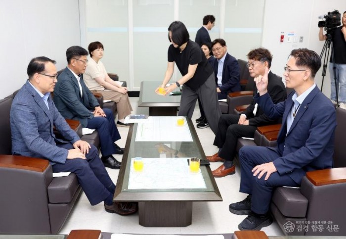 ④5.27_제9회_전국동시지방선거_사전투표소_현장_점검(경상북도선관위_사무처장_면담).jpg