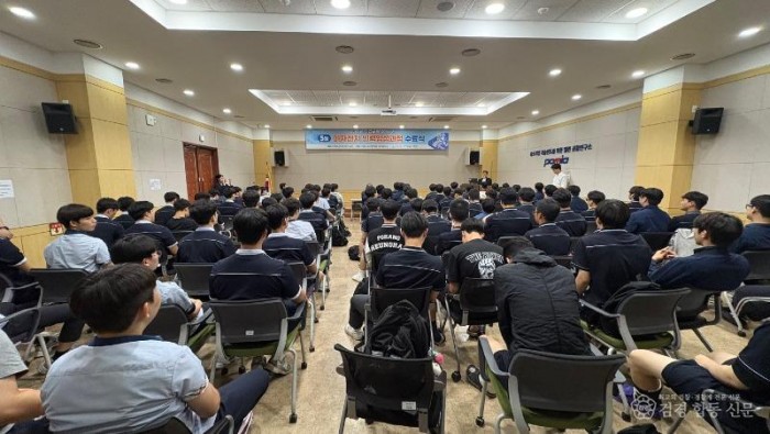 4.경북교육청, 이차전지 인력양성 중급과정 통합 수료식 개최(포항 직업교육 혁신지구 사업...지역 전략산업 맞춤형 기술인재 육성)_01.jpg