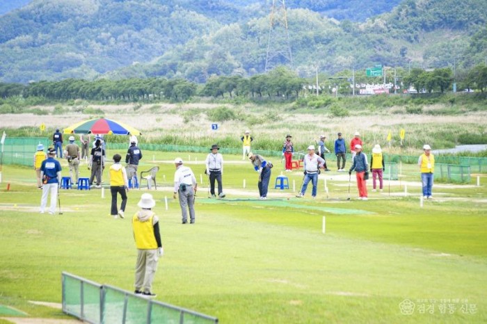 2-1. (새마을체육과)2025 문경시 사진자료(제4회 문경새재배 전국 파크골프대회) - 경기모습1.jpg