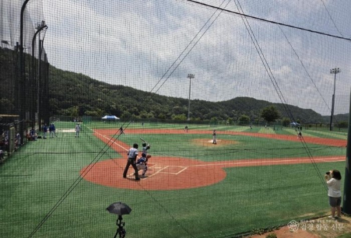 3-1. (새마을체육과)2025 문경시 사진자료(제1회 문경사과배 전국 유소년 야구대회)_경기모습1 (1).jpeg