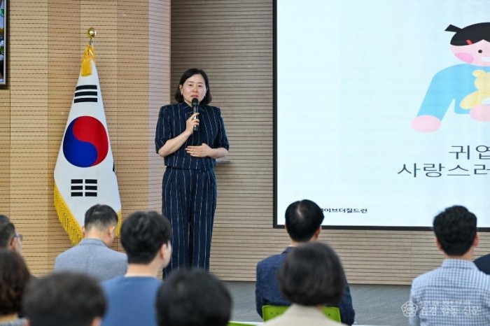 영주-3-3 김미정 세이브더칠드런 경북아동권리센터 강사가 강의를 진행하고 있다.jpg