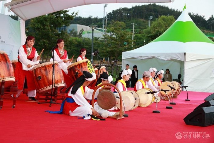 1. 지난해 제14회 울진예술제 공연 모습2.JPG