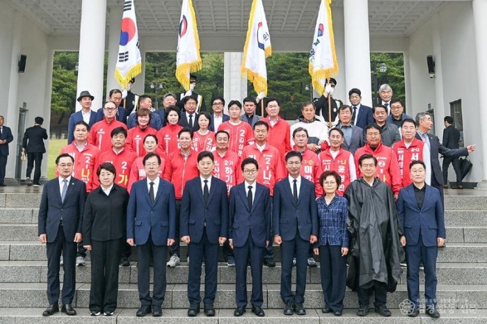 이철우 국민의힘 경북도지사 후보_국립영천호국원 참배4.jpg