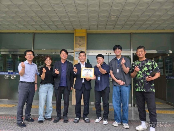 경주시정신건강복지센터는 4일 경북모빌리티고등학교에서 청소년 정신건강지원 사업인 마음성장학교 신규 선정에 따른 현판식을 개최했다 (1).jpg