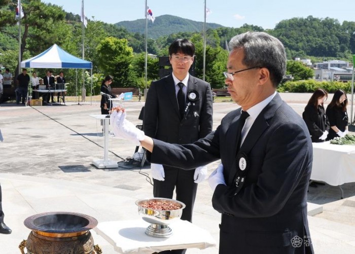 1-4. 사진(영양군, 제71회 현충일 추념식 개최).jpg