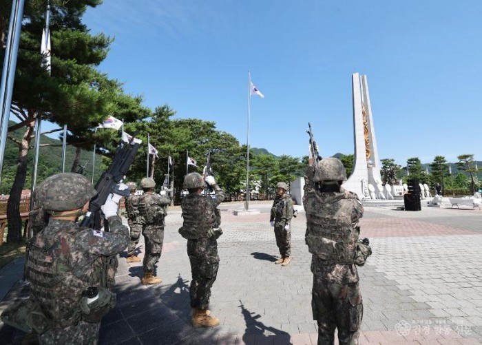 1-8. 사진(영양군, 제71회 현충일 추념식 개최).jpg
