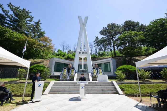 1-5_영덕군  제71회 현충일 맞아 ‘보훈의 가치’ 되새겨.jpg