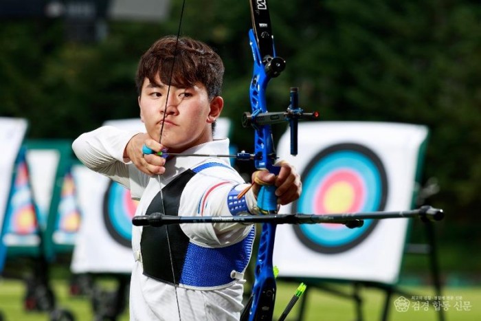 (예천군)예천군청 실업팀 국제무대 연이은 금빛 낭보 스포츠 도시 예천 위상 드높여(김제덕 선수 사진).jpg