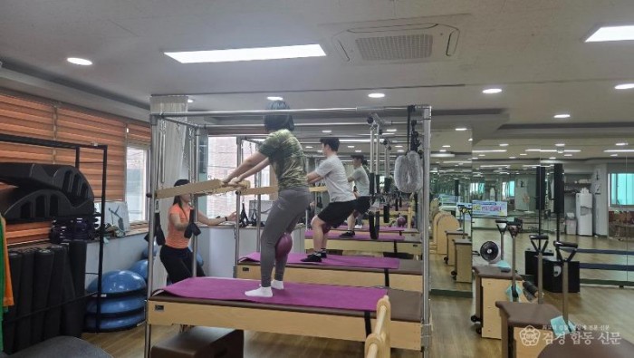 1-1. (여성청소년과)꿈드림 필라테스 프로그램 운영 사진1.jpg