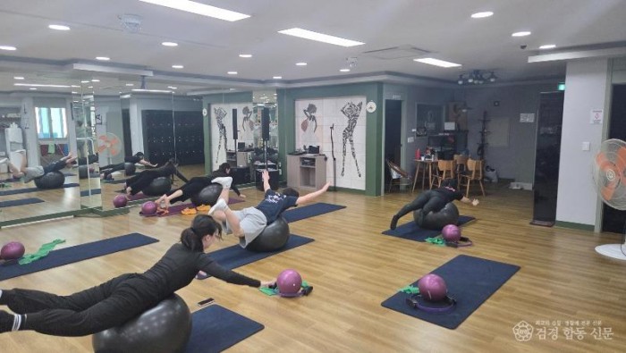 1-2. (여성청소년과)꿈드림 필라테스 프로그램 운영 사진2.jpg