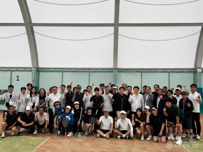 영주-4-3 (참고사진) 자매도시 초청 친선생활체육대회 참가 선수들 단체기념사진.jpg