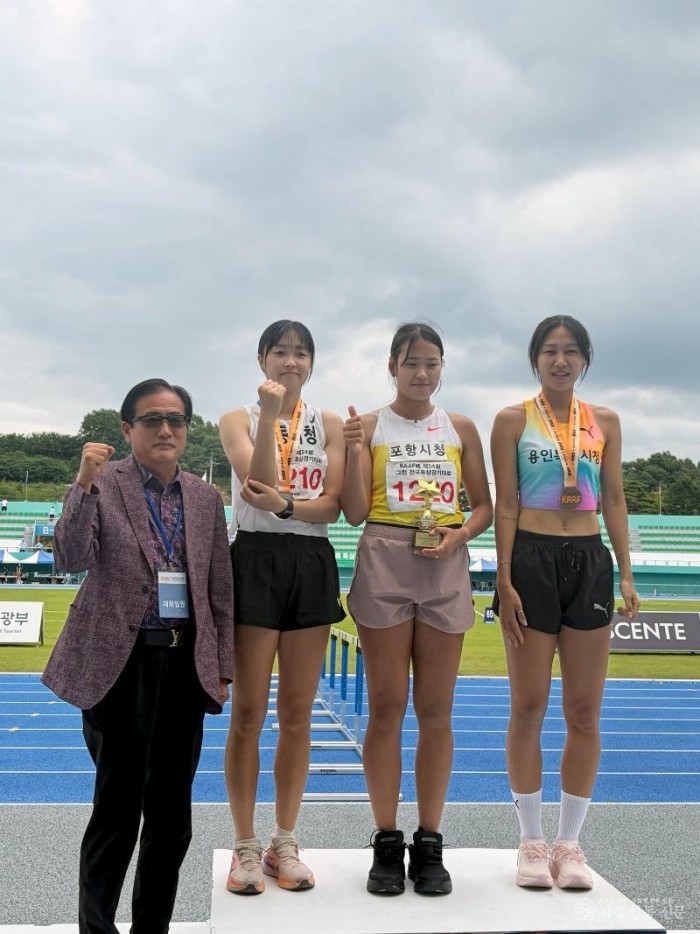 0625 안동시청 육상팀  제54회 그린 전국육상대회서 여자 400m 계주 금메달 (2)-윤선유.jpg