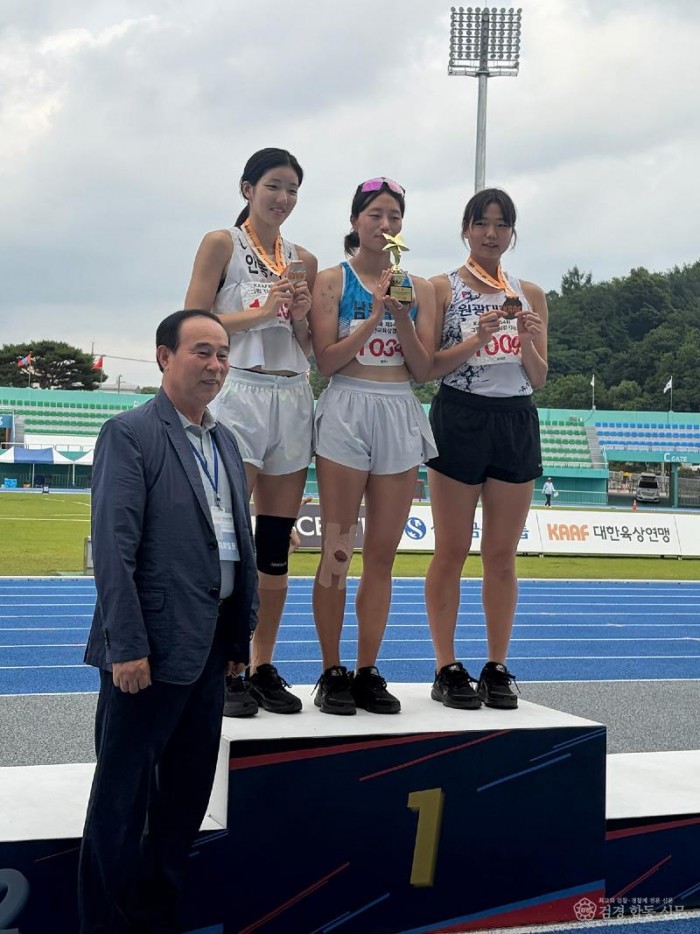 0625 안동시청 육상팀  제54회 그린 전국육상대회서 여자 400m 계주 금메달 (3)-공민경.jpg