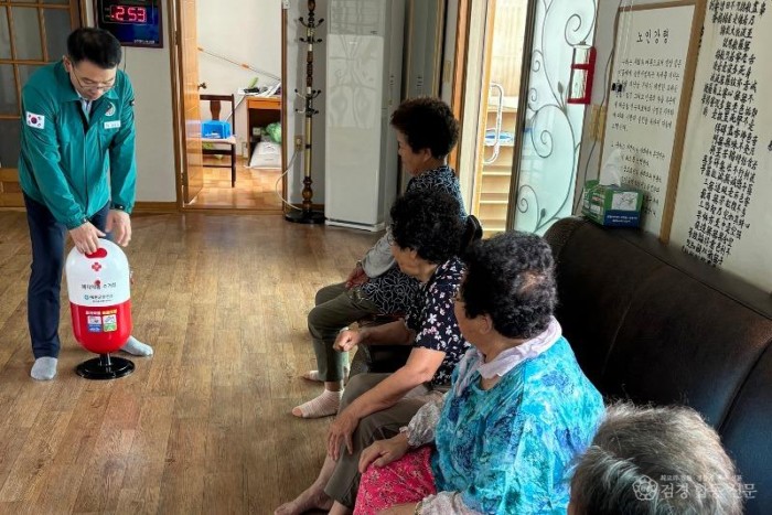 (예천군)예천군 경로당 대상 폐의약품 수거 및 배출 방법 홍보.jpg
