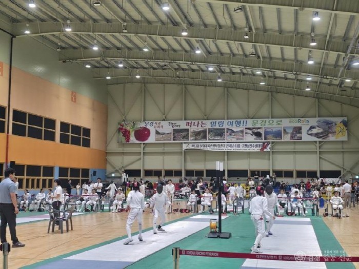 3-2. (새마을체육과)2025 문경시 사진자료(제53회 문체부장관기 펜싱선수권대회)_경기모습2.jpg