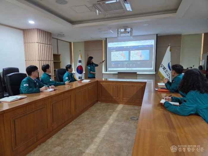 1.경북교육청, 전국 최초 통합 기상상황판 ‘경북교육 안전하이’ 구축...학생 안전 대응 강화(경북교육 안전하이 시스템 운영 시연)_02.jpg