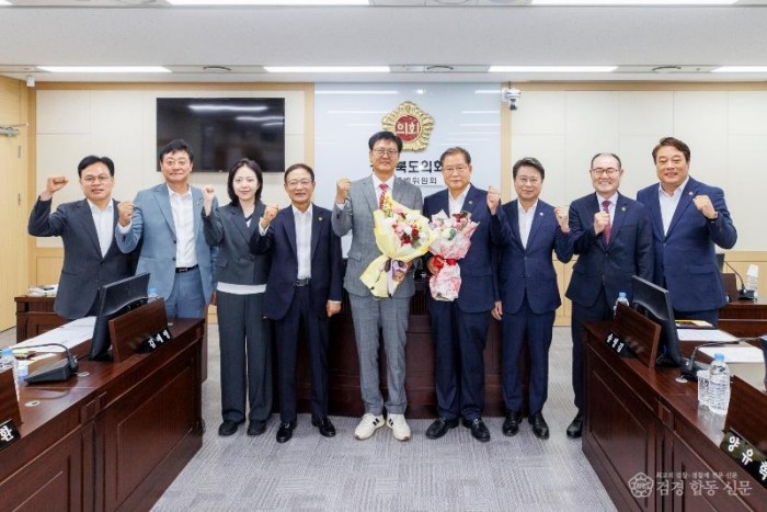 7.윤리특별위원회 단체사진.jpg